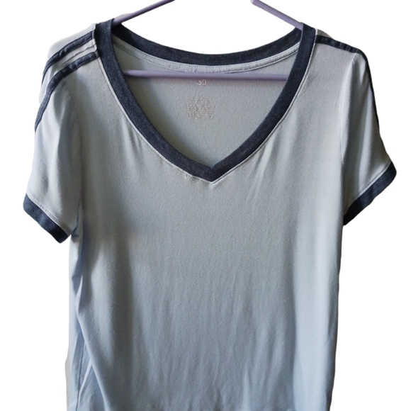 Light Blue V-neck Top, XL (Juniors) - Picture 1 of 4
